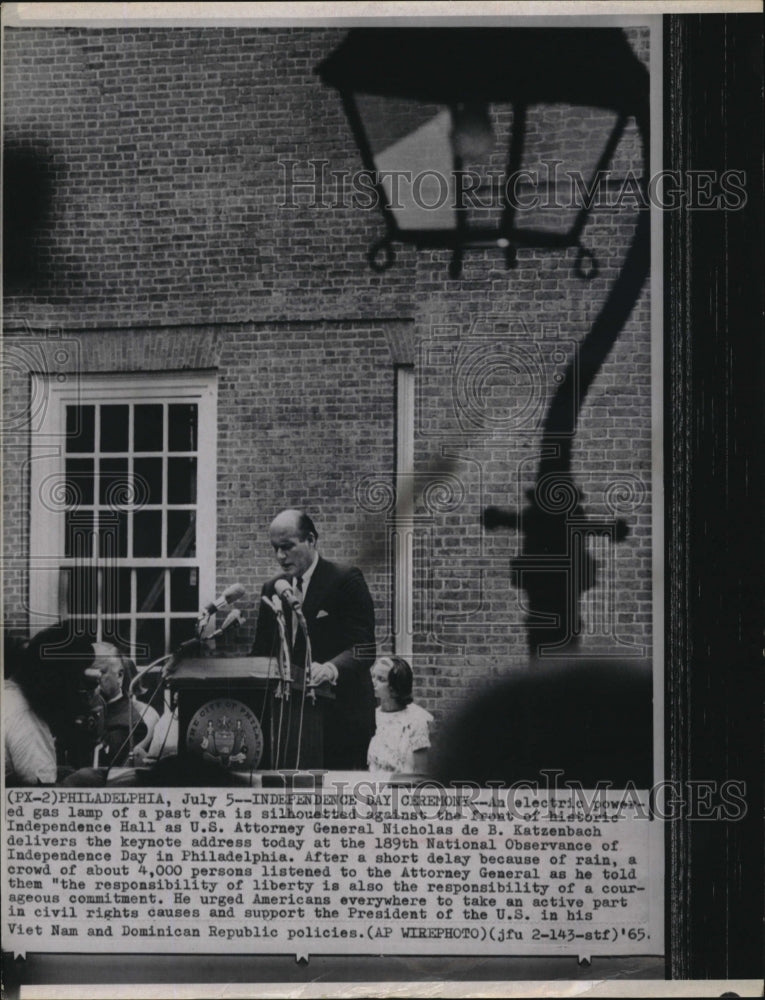 1965 Press Photo US Atty General Nicholas deB. Katzenbach at Independence Hall - Historic Images