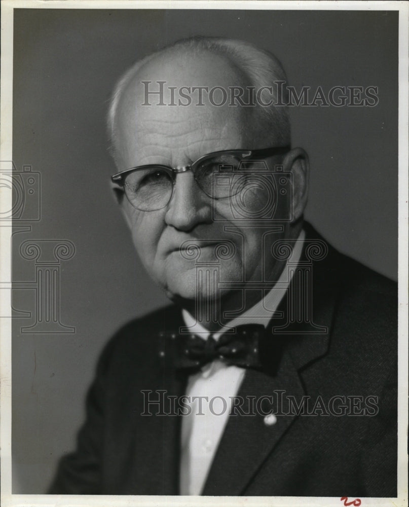 1961 Press Photo J.V. Chapman Chief of Deputy Commisioner of Banking - Historic Images