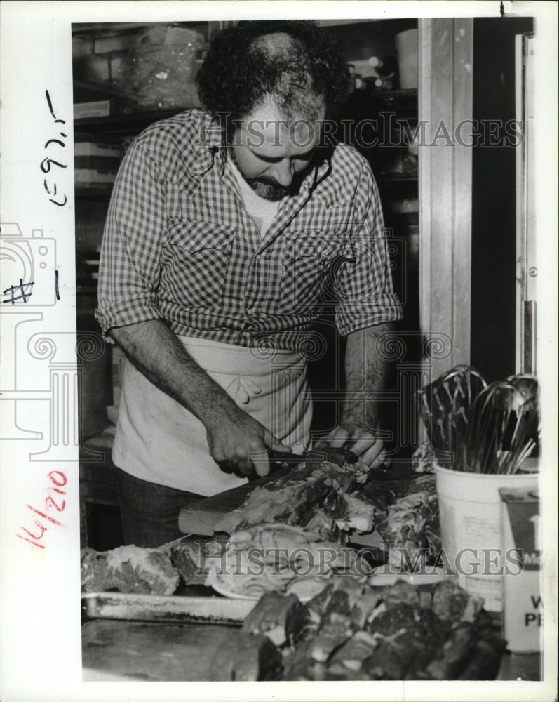 1979 Press Photo Chef Michael Sejut prepares Filet Mignon Peters Place - Historic Images