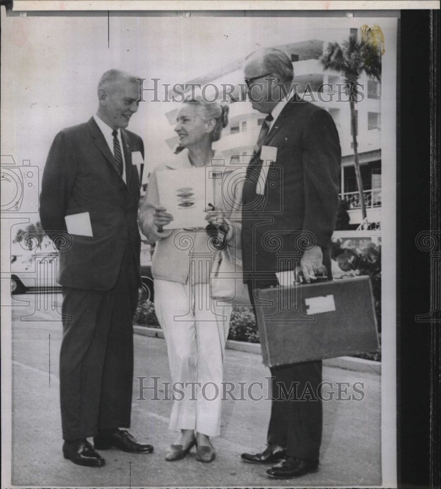 Press Photo senator Beth Johnson of Orlando Senator Clyde Maypoles John Mathews - Historic Images