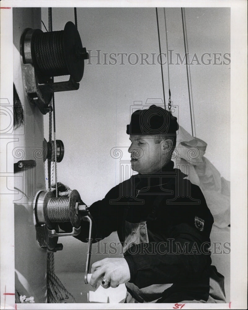 1966 Press Photo Dick Kauffman on boat &quot;Big Toy&quot; in race - RSM09251 - Historic Images