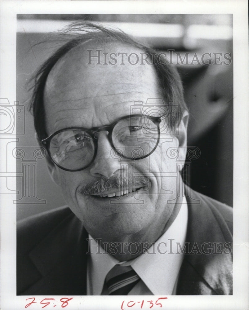 1982 Press Photo William Katzenmeyer, Dean of U of S Florida - RSM09263 - Historic Images