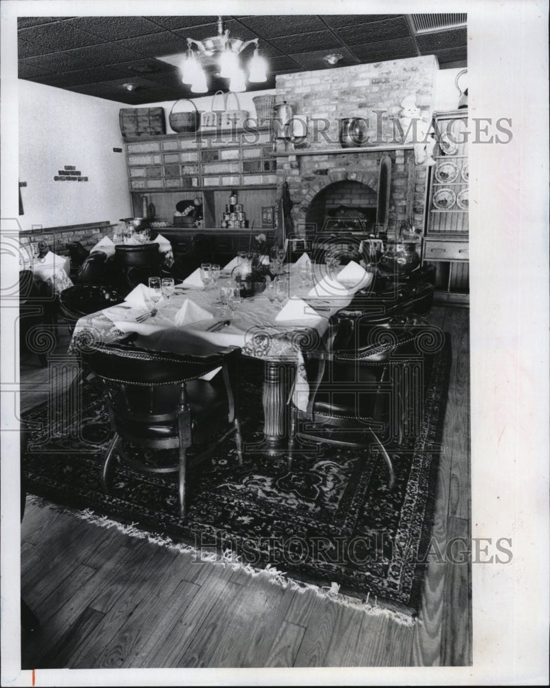 1984 Agostino's Ristorante in Feather Sound Square, Clearwater, FL - Historic Images