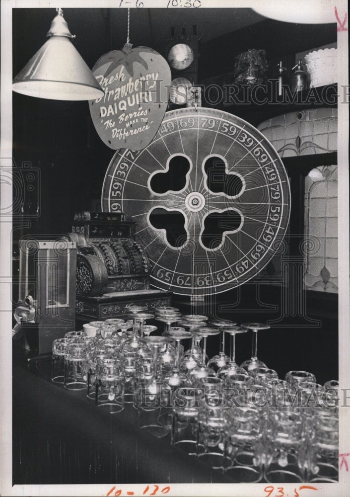 1975 Press Photo Nellie Kellys Eating Parlour Clearwater Florida - RSM09471 - Historic Images