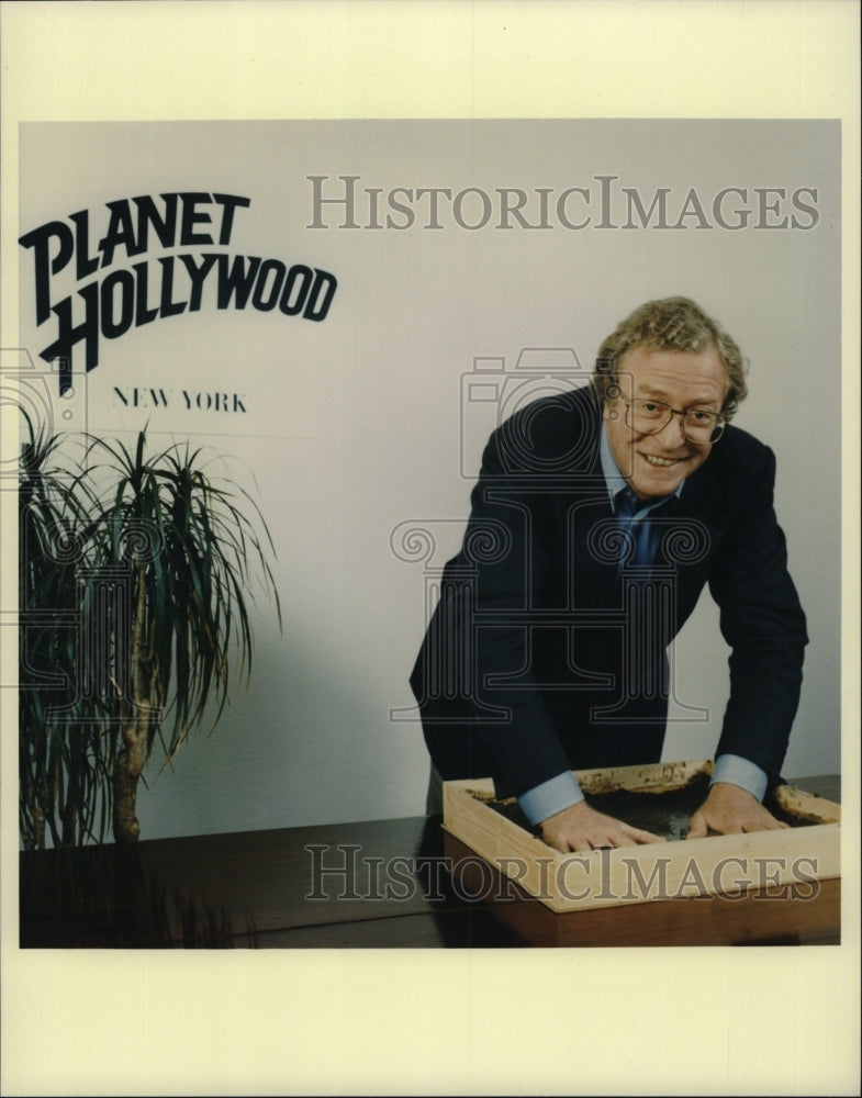 1991 Press Photo Actor, Michael Caine for Planet Hollywood - Historic Images