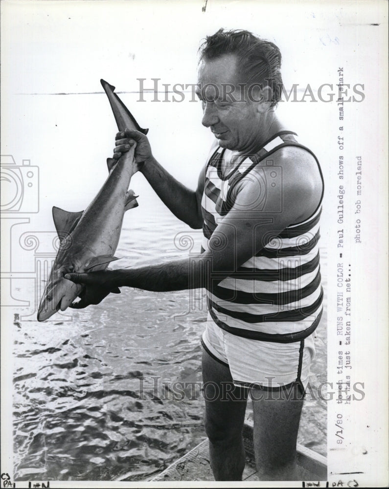 1980 Press Photo Paul Gulledge &amp; a shark he caught - RSM09507 - Historic Images