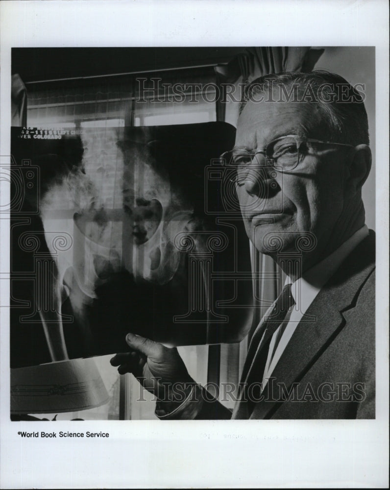 1968 Press Photo Dr Horace Emerson Campbell,of Denver Colo. - RSM09579 - Historic Images
