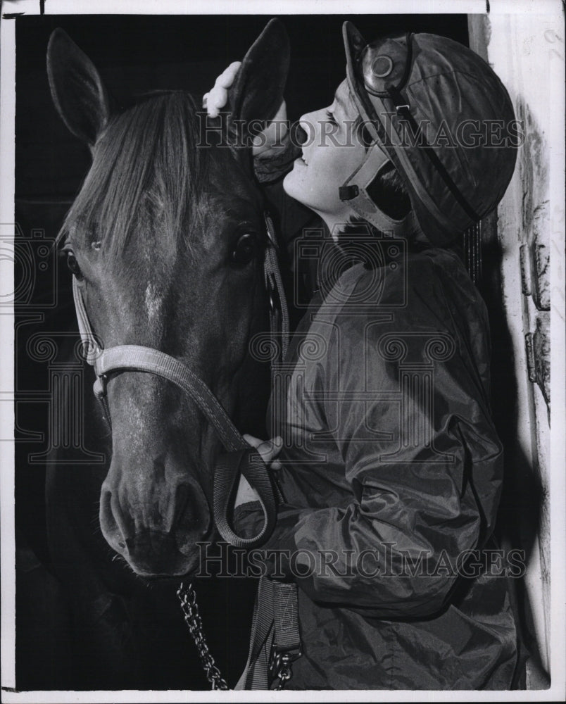 1970 Press Photo Dana Rowan  &amp; horse at FLorida Downs - Historic Images