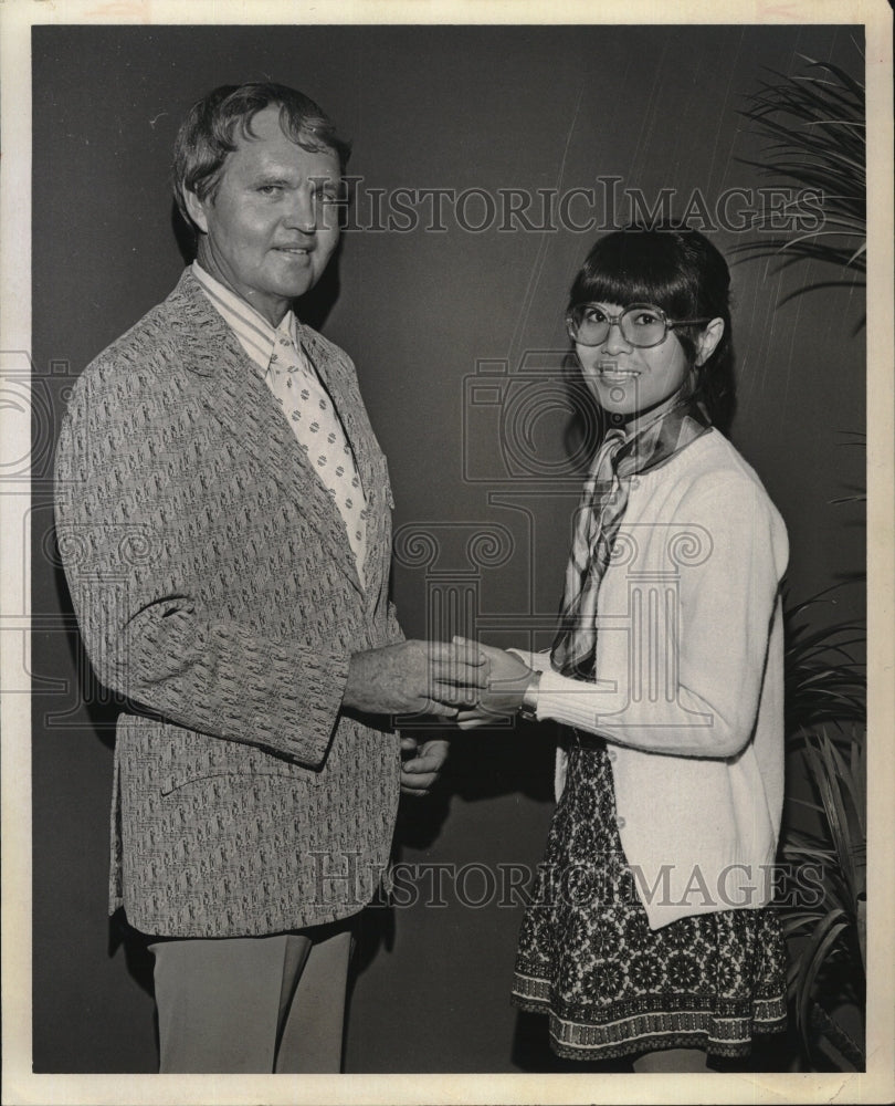 1974 Press Photo Unajohe Chantanadia Clearwater Fed Savings and Loan Association - Historic Images