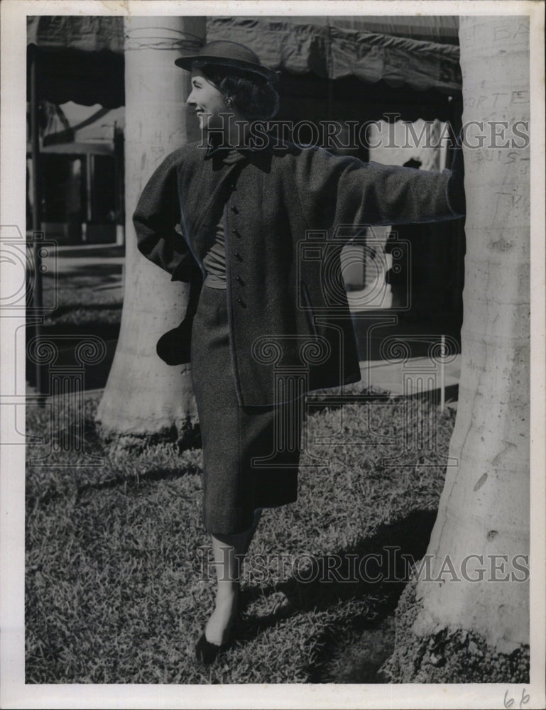 1951 Press Photo Julie Artman modeling a Vera Maxwell suit - RSM09675 - Historic Images