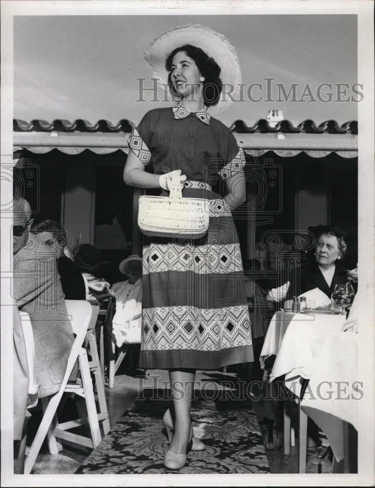 Press Photo fashion editor Julie Artman - RSM09681 - Historic Images