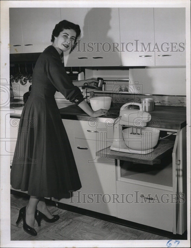 1954 Press Photo Julie Featuring the Spice Rack Made in &amp; Pull Out for Mixer - Historic Images