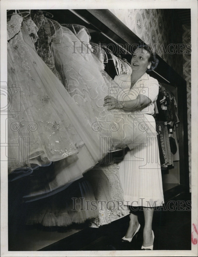 1956 Press Photo Mrs. Raymond Roux fashion world woman&#39;s buyer - RSM09689 - Historic Images