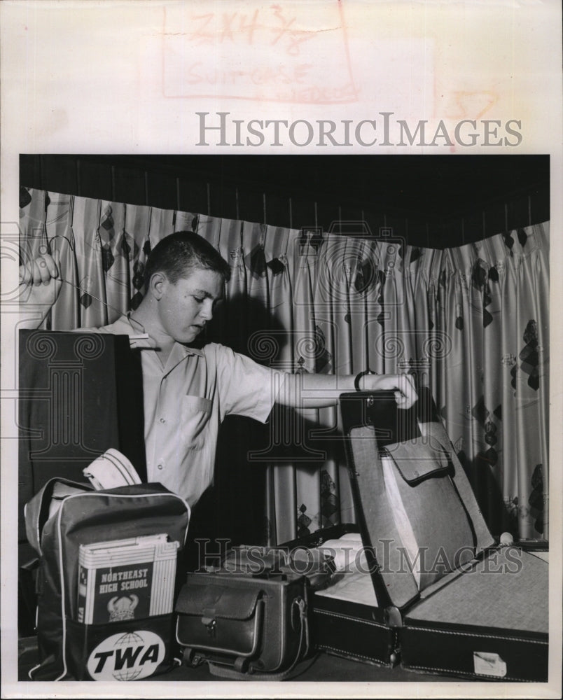 1963 Press Photo Doug Lamb Departing for Switzerland &amp; Germany Contest Winner - Historic Images