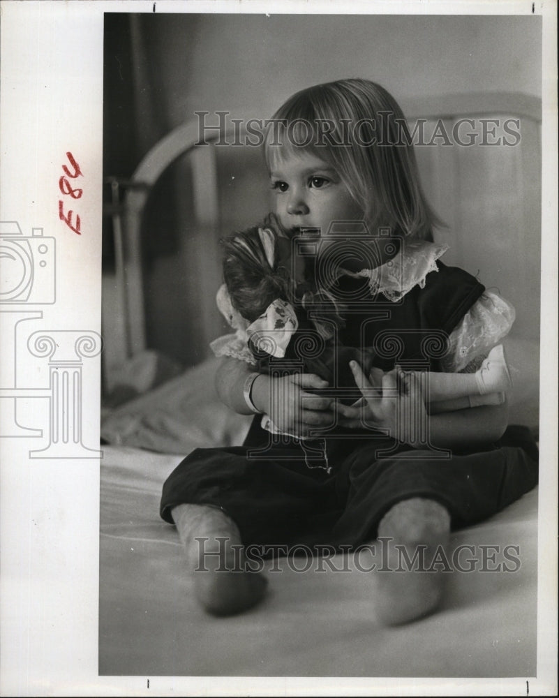 1965 Press Photo Sharon Lynn birthday Halloween Thanksgiving hospital - Historic Images