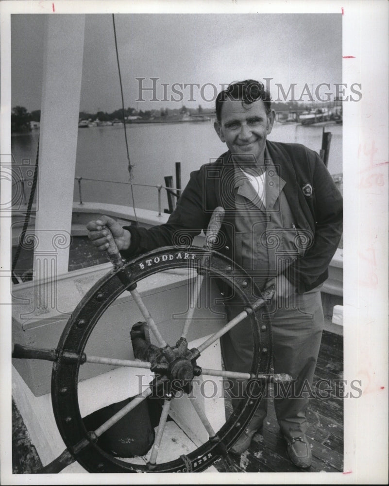 1971 Press Photo Louis Rozee, Owner of Carrie B. Wells, Spongeorama - RSM09831 - Historic Images