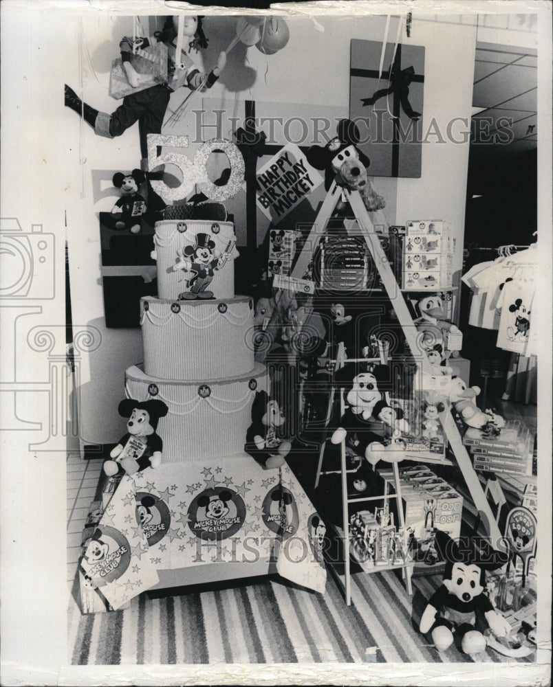 1978 Press Photo Mickey Mouse Birthday Display - Historic Images