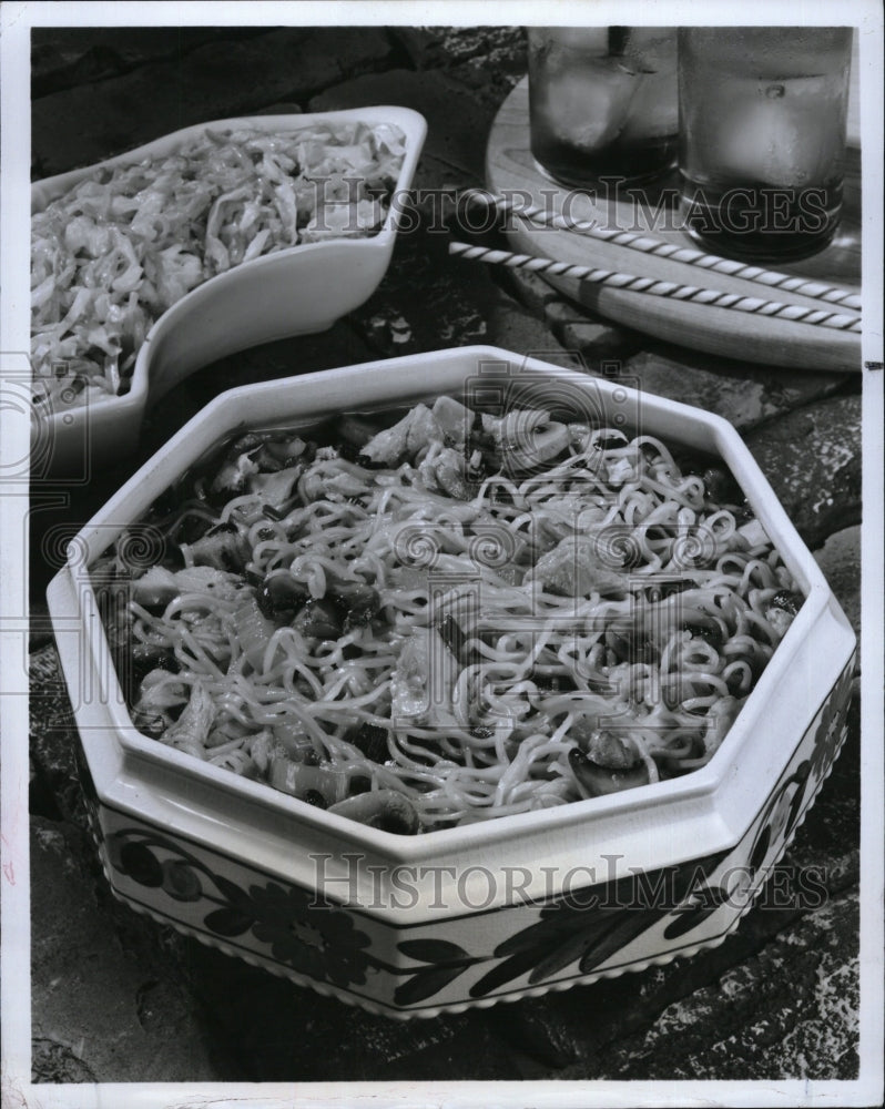 1977 Press Photo Chicken & noodles casserole - Historic Images