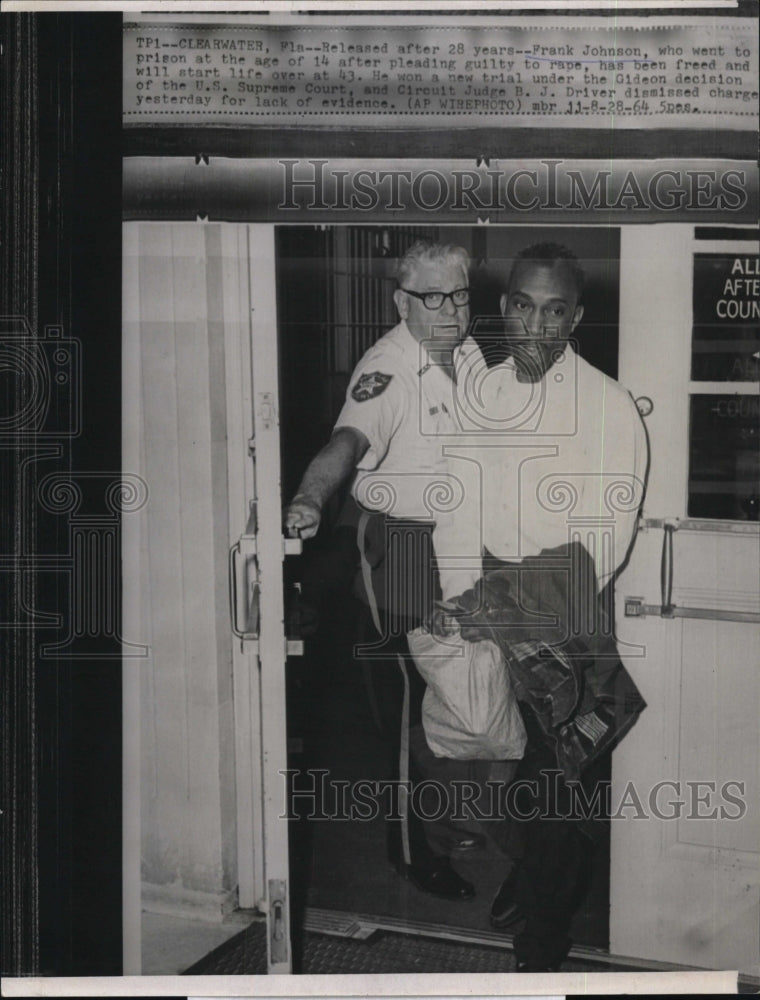 1964 Press Photo Frank Johnson released from prison after 28 yrs. - RSM10005 - Historic Images