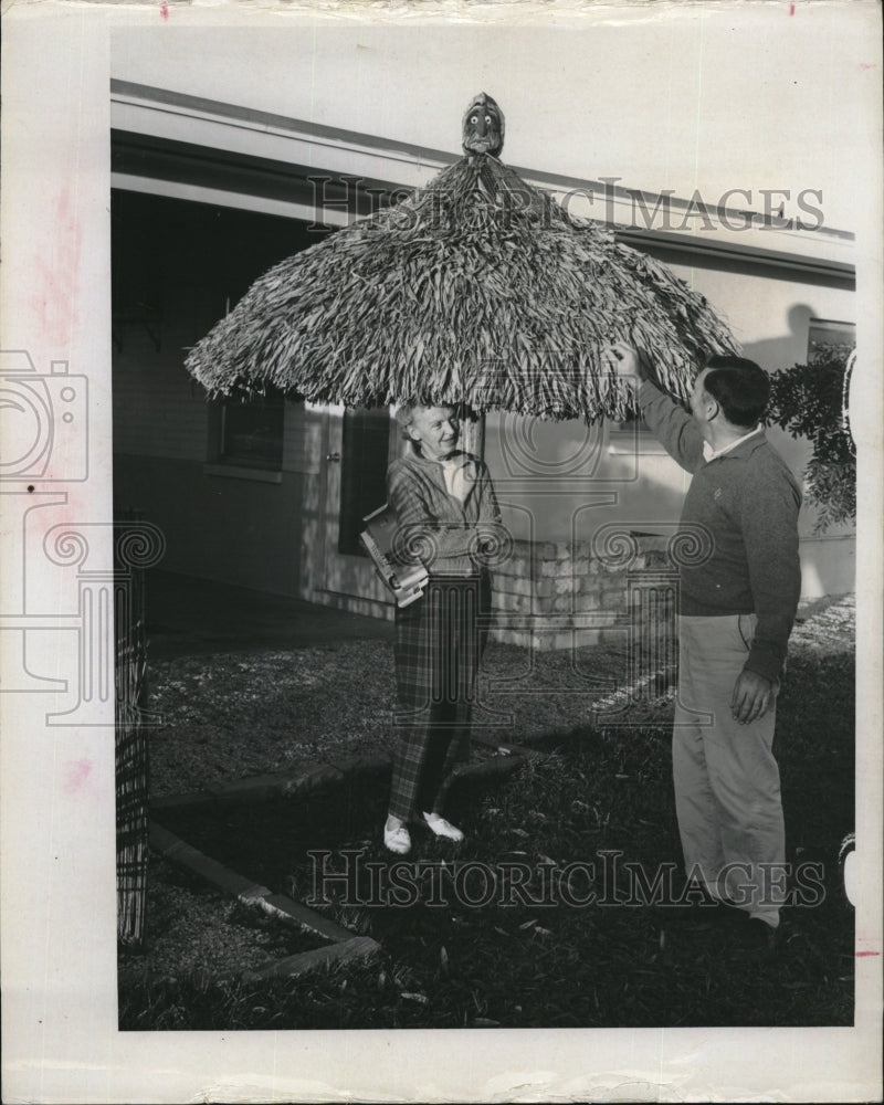 1967 Press Photo Mrs Elinor Carver &amp; Donald Brewster of Tarpon Springs - Historic Images