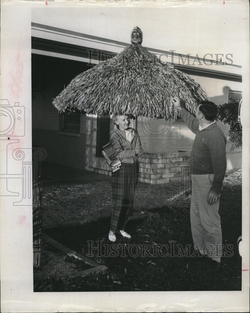 1967 Press Photo Mrs Elinor Carver & Donald Brewster of Tarpon Springs - Historic Images