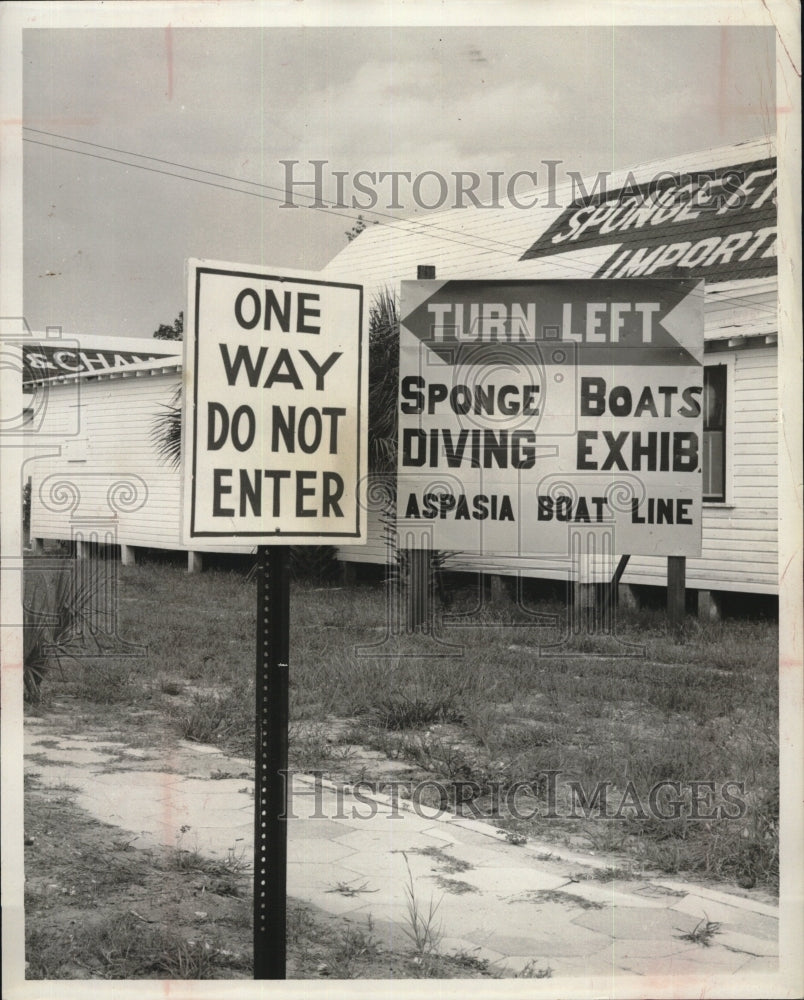 1957 Press Photo One Way &amp; Turn Left Signs on Ada Street Tarpon Springs - Historic Images