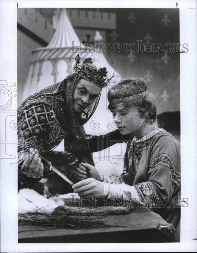 1985 Press Photo Luc Owen, Mary Morris &quot;The Life and Death of King John&quot; - Historic Images