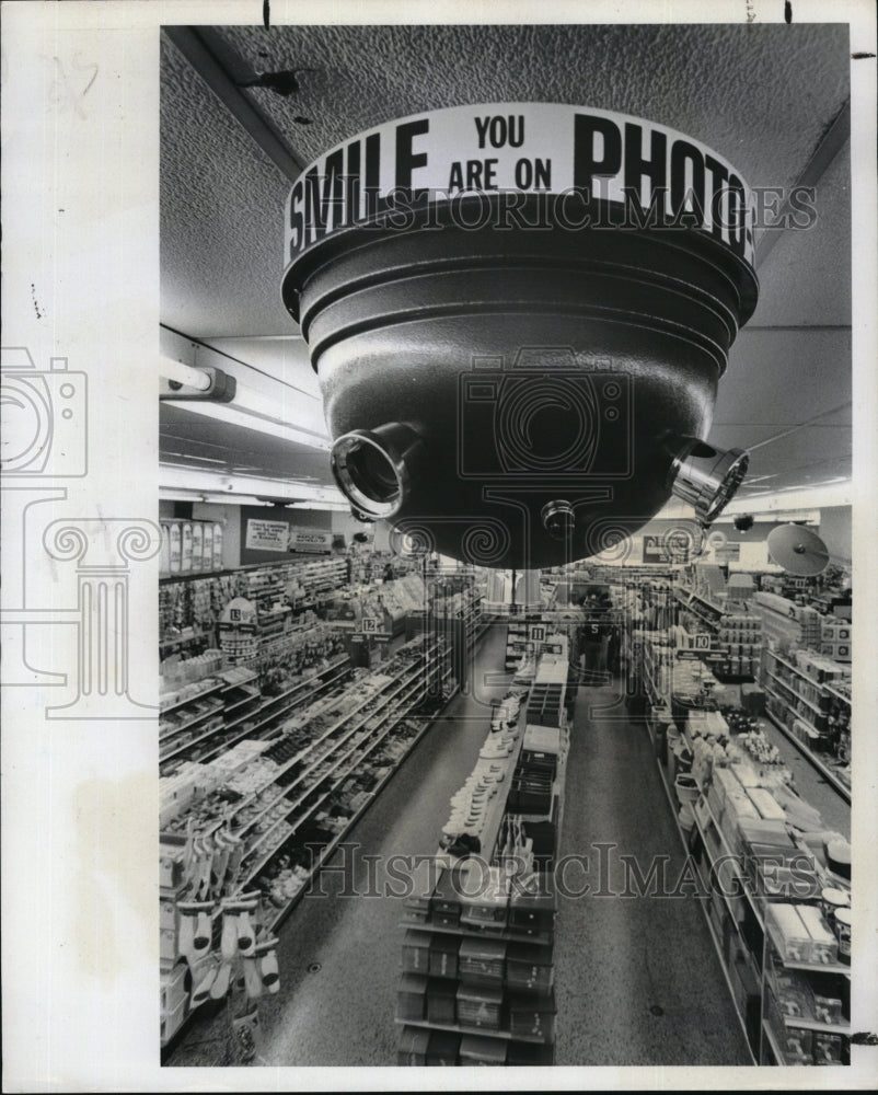 1978 Press Photo CCTV cameras at Eckerd&#39;s Drug Store to prevent shoplifters - Historic Images