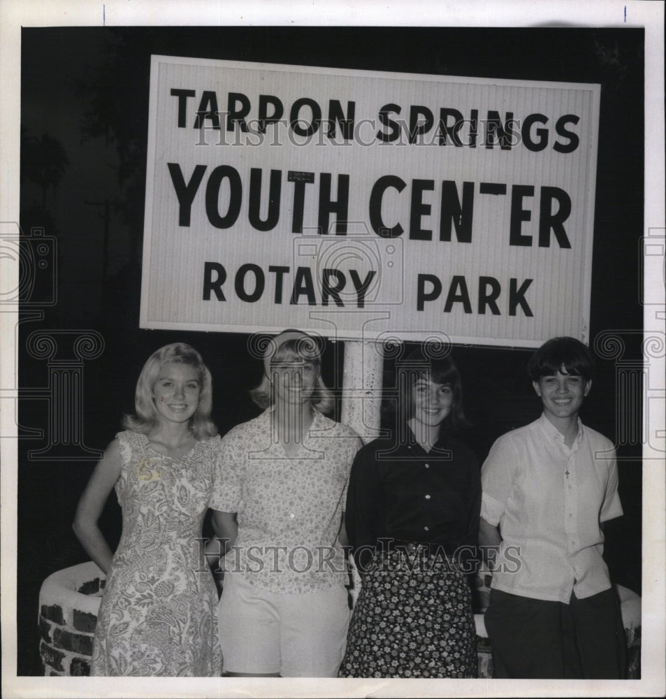 1966 Press Photo C Stevens,K Vaporis,Eve Moore, N Vaporis in Tarpon Springs, Fla - Historic Images