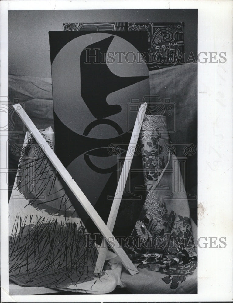 1977 Press Photo Make a fabric hanging - RSM10513 - Historic Images