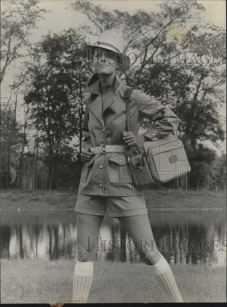 1972 Press Photo Model wearing &quot;City Pants&quot; in the safari mood - RSM10519 - Historic Images