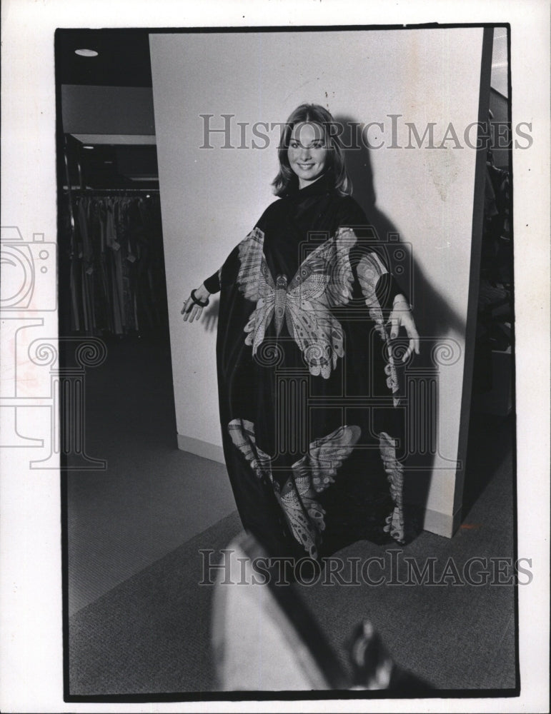 1976 Press Photo Nylon &amp; acetate caftan in different colors - Historic Images