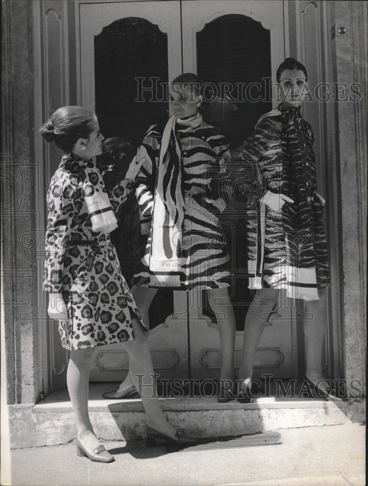 1959 Patrick De Barentzen&#39;s Animal Print Coats - Historic Images