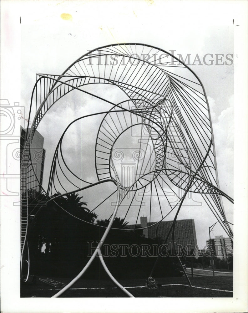 1992 Press Photo &quot;Moon Watcher&quot;sculpture at Clearwater City Hall by Ken Edwards. - Historic Images