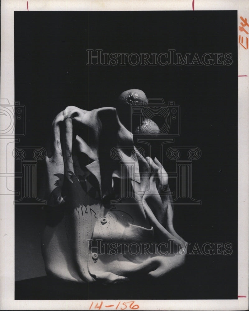 1976 Press Photo Joan Hayakawa ceramic sculpture. - RSM10857 - Historic Images