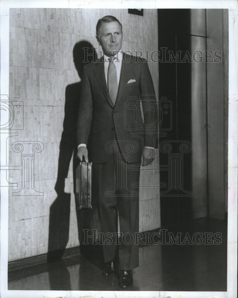 1990 Press Photo English tailoring, white shirts, medium-wide ties - Historic Images