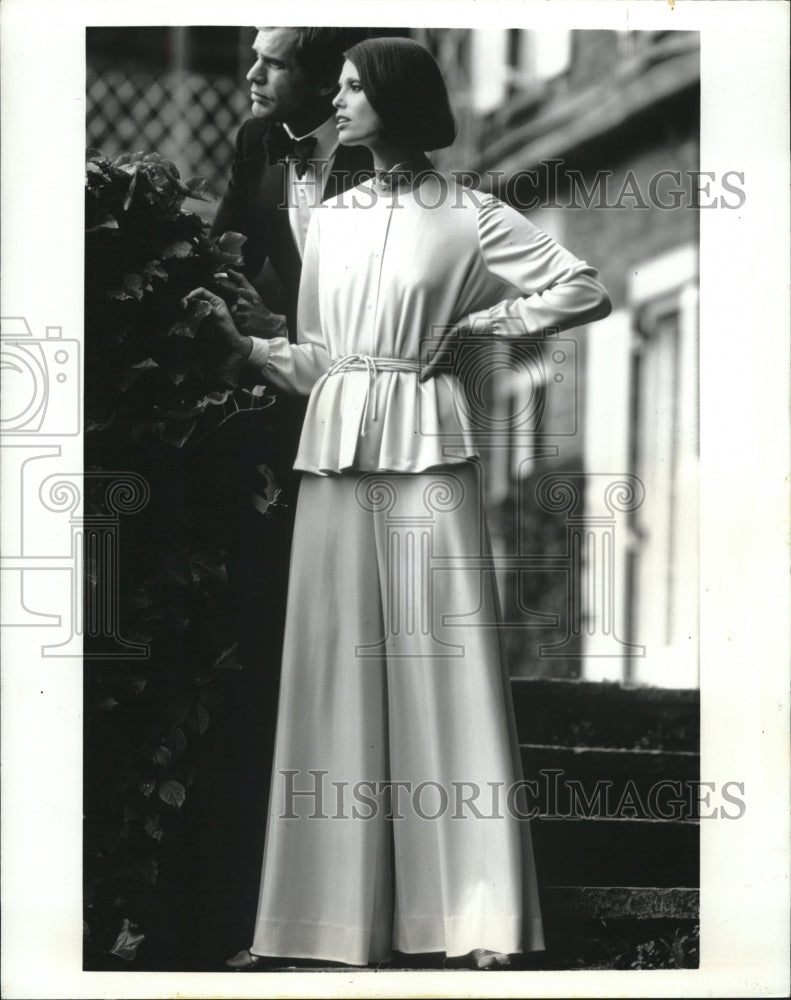 1974 Press Photo Evening pajama by Stan Herman features loose-fitting flared top - Historic Images