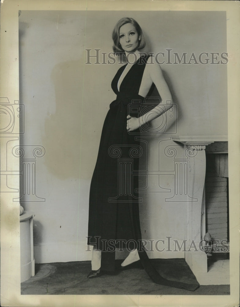 1964 Gerard Pipart of Nina Ricci wrapped and tied black silk dress - Historic Images