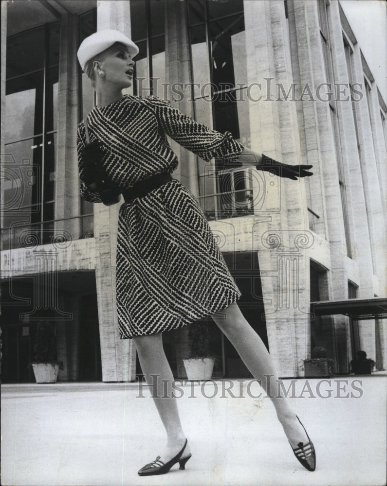 1966 Press Photo Stockings of Cantrece Paired With Above The Knee Dress - Historic Images