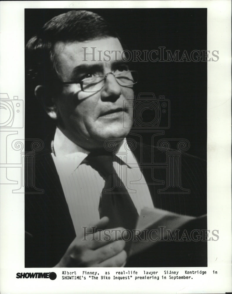 1986 Press Photo Actor Albert Finney in &quot;The Biko Inquest&quot; - Historic Images