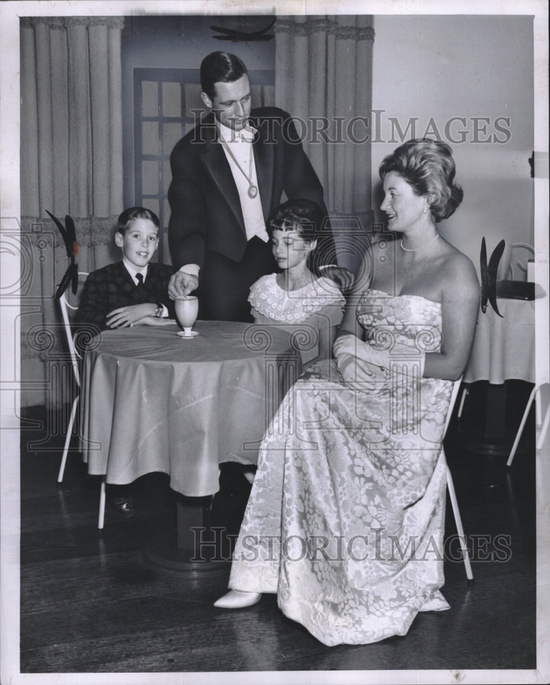 1962 Press Photo Mr. and Mrs. Charles Fisher III Son Charles IV Daughter Lisa - Historic Images