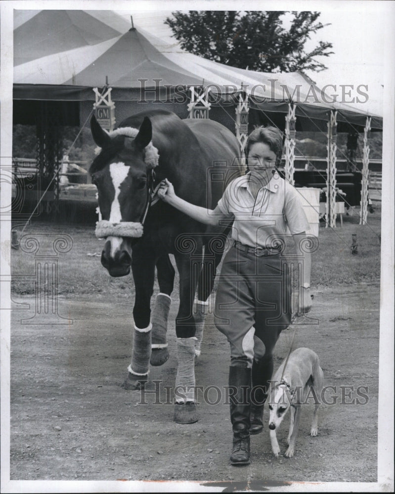 1961 Press Photo Socialite Judy Fireston at Bloomfield horseshow - RSM11445 - Historic Images