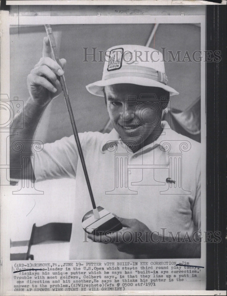 1971 Press Photo Jim Colbert with Built-In Eye Correction Putter - RSM11627 - Historic Images