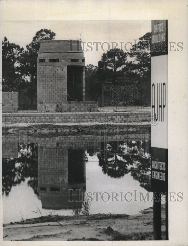 1969 Press Photo New Architect Building near Jim Walter Complex - Historic Images