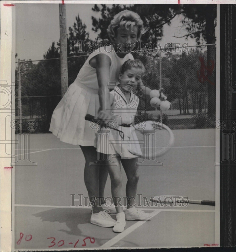 1969 Press Photo Mrs. Norman Brinker Little Mo Connolly Tennis - RSM11675 - Historic Images