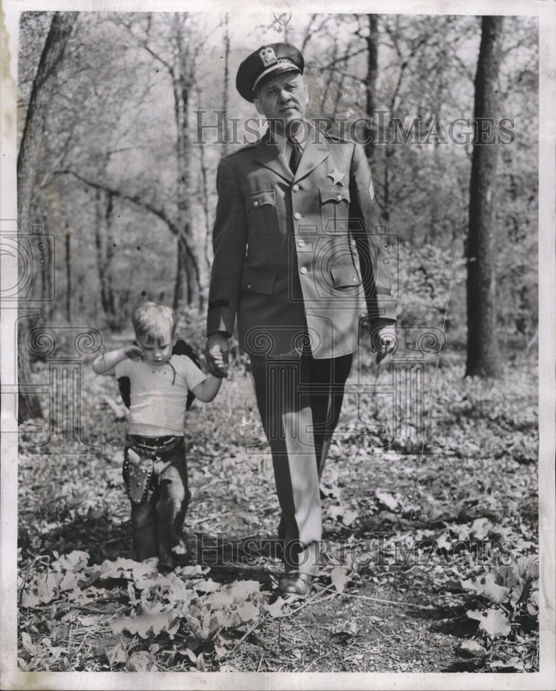 1955 Press Photo Lost Child Billy McElroy Found By Sgt Theodore Bracke - Historic Images