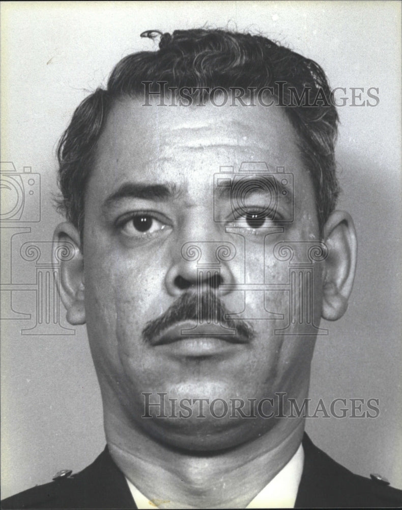 1986 Francisco de la Cerna, dep comm of fire dept i - Historic Images