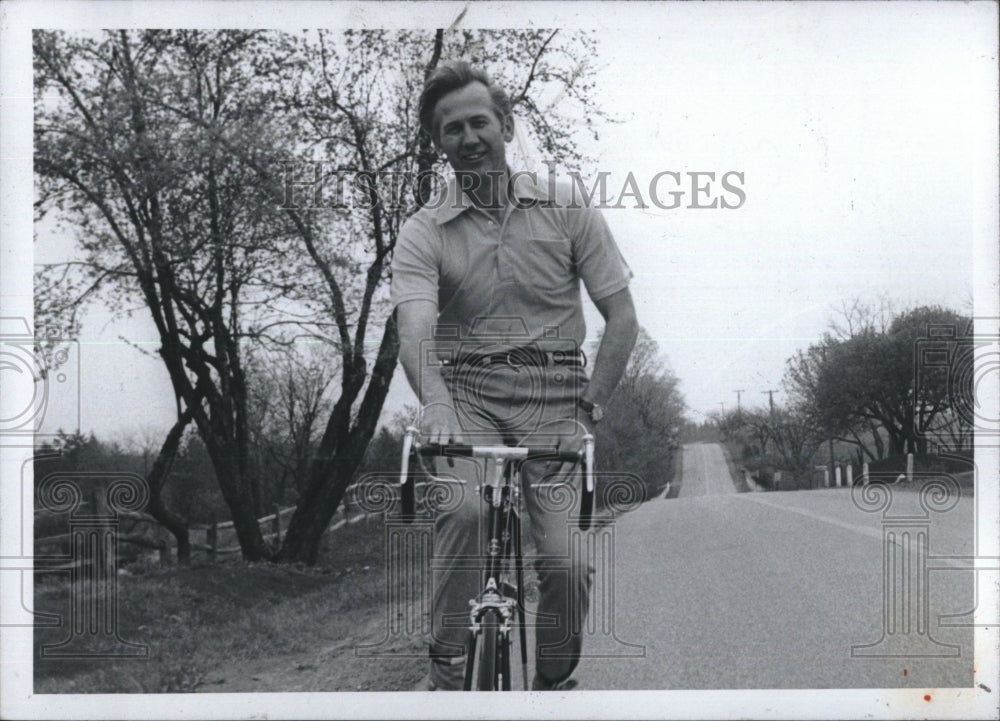 1978 Press Photo Candidate, Deane Baker riding a bicycle - RSM11879 - Historic Images