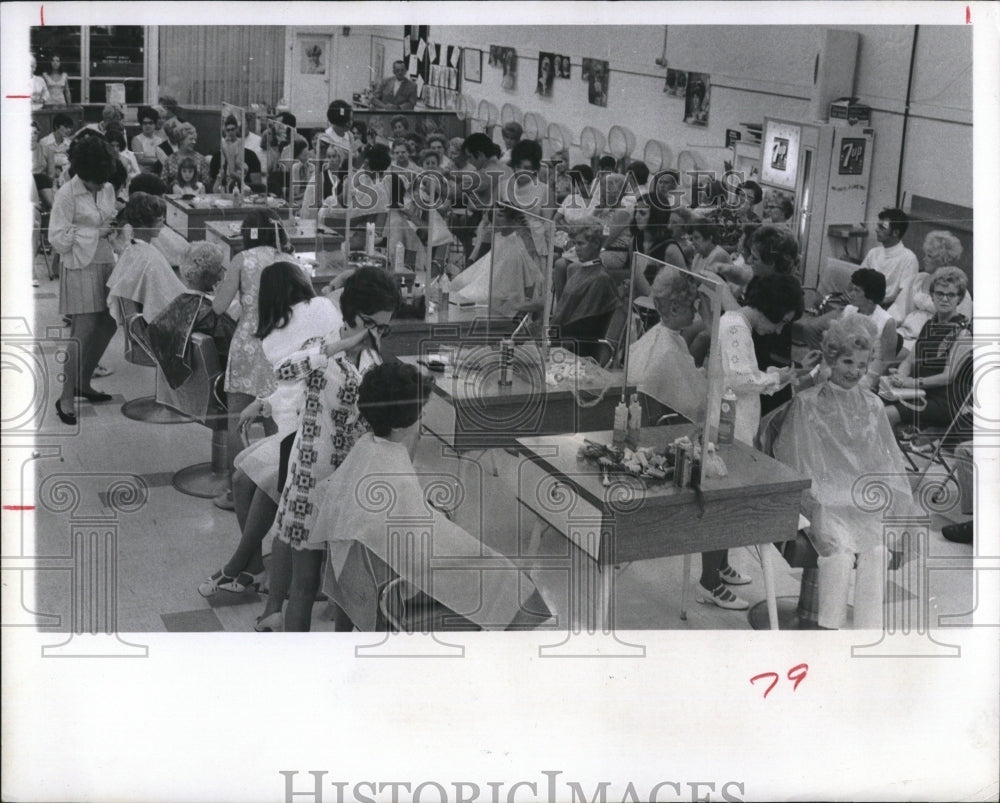 1969 Press Photo Student operators participate in styling contest - RSM12053 - Historic Images