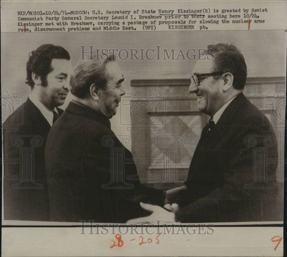 1974 Press Photo U.S. Secretary of State Henry Kissinger Leonid I Breshnev - Historic Images